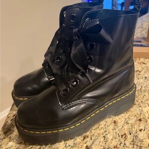 Dr. Martens Molly